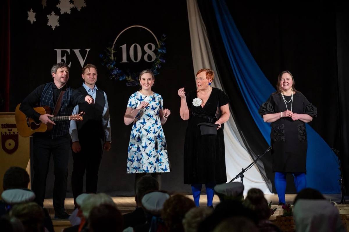 Kogu trupp laval Eesti Vabariigi aastapäeva peol